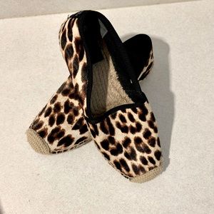 Tory Burch size 6, espadrille flat.